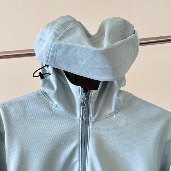 Vintage Arc'teryx Epsilon LT Hoody Jacket Women’s - Picture 13 of 15